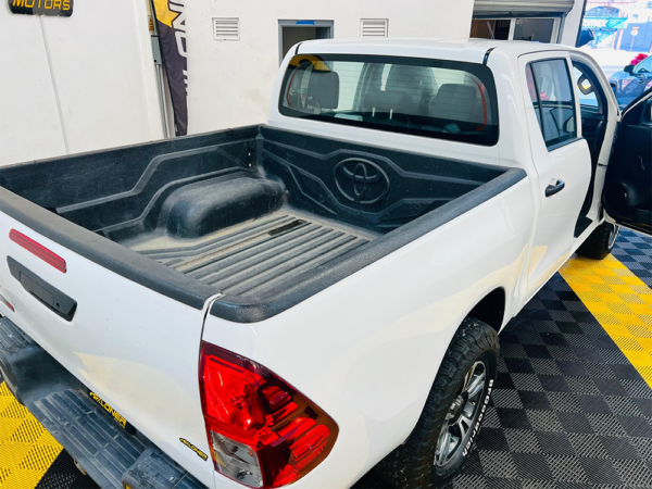 TOYOTA HILUX DOBLE CABINA DIESEL 4X4 2022 - Image 13