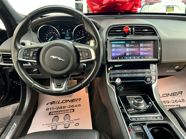 JAGUAR XE 2.0 SPORT 300 AUTO 4WD 2019 - Image 17