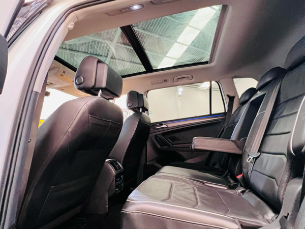 VOLKSWAGEN TIGUAN R-LINE 2.0 2022 - Image 17
