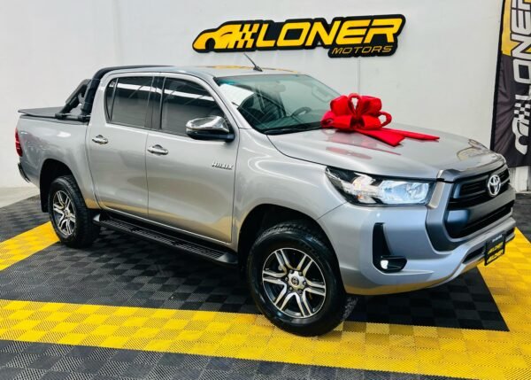 TOYOTA HILUX SR 2023 - Image 2