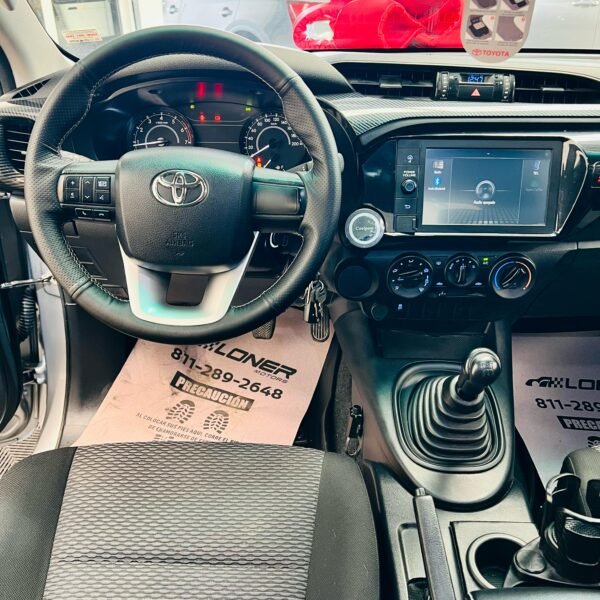 TOYOTA HILUX SR 2023 - Image 17