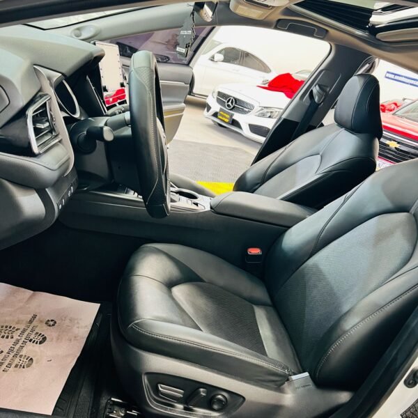 TOYOTA CAMRY XLE HV 2024 - Image 17