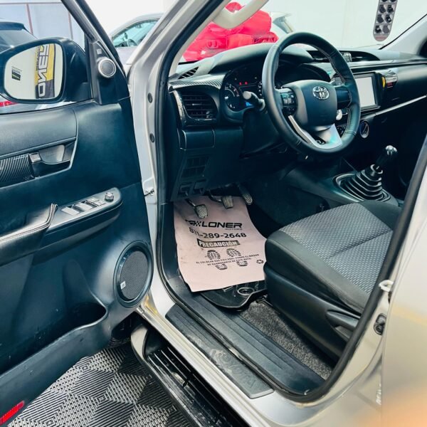 TOYOTA HILUX SR 2023 - Image 18