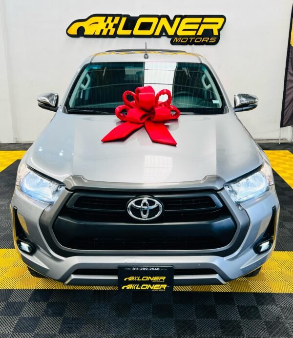TOYOTA HILUX SR 2023 - Image 4