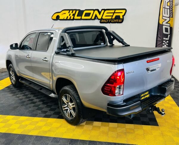 TOYOTA HILUX SR 2023 - Image 7