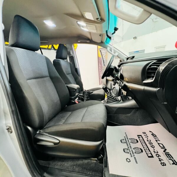 TOYOTA HILUX SR 2023 - Image 10