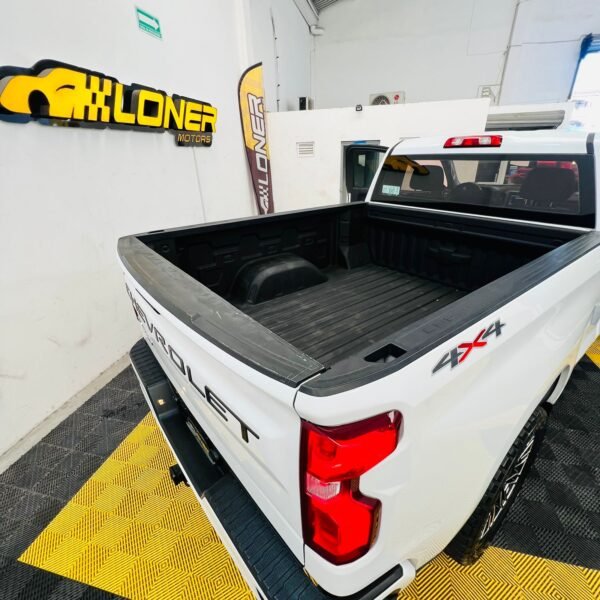 CHEVROLET SILVERADO CAB REG 8CIL 4X4 - Image 13
