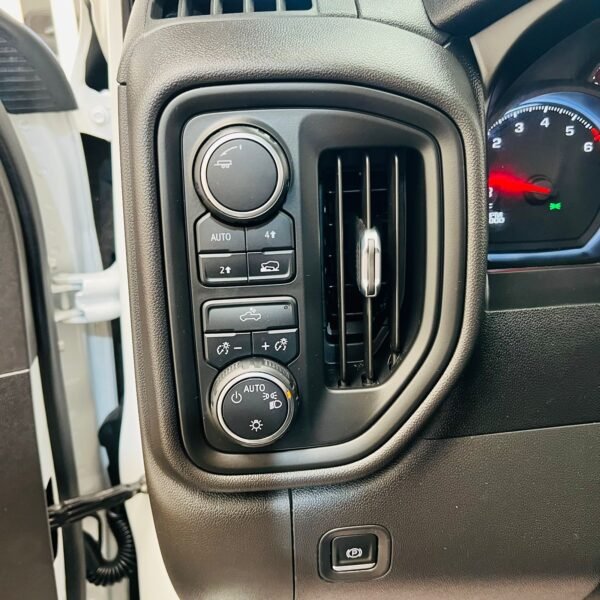 CHEVROLET SILVERADO CAB REG 8CIL 4X4 - Image 17