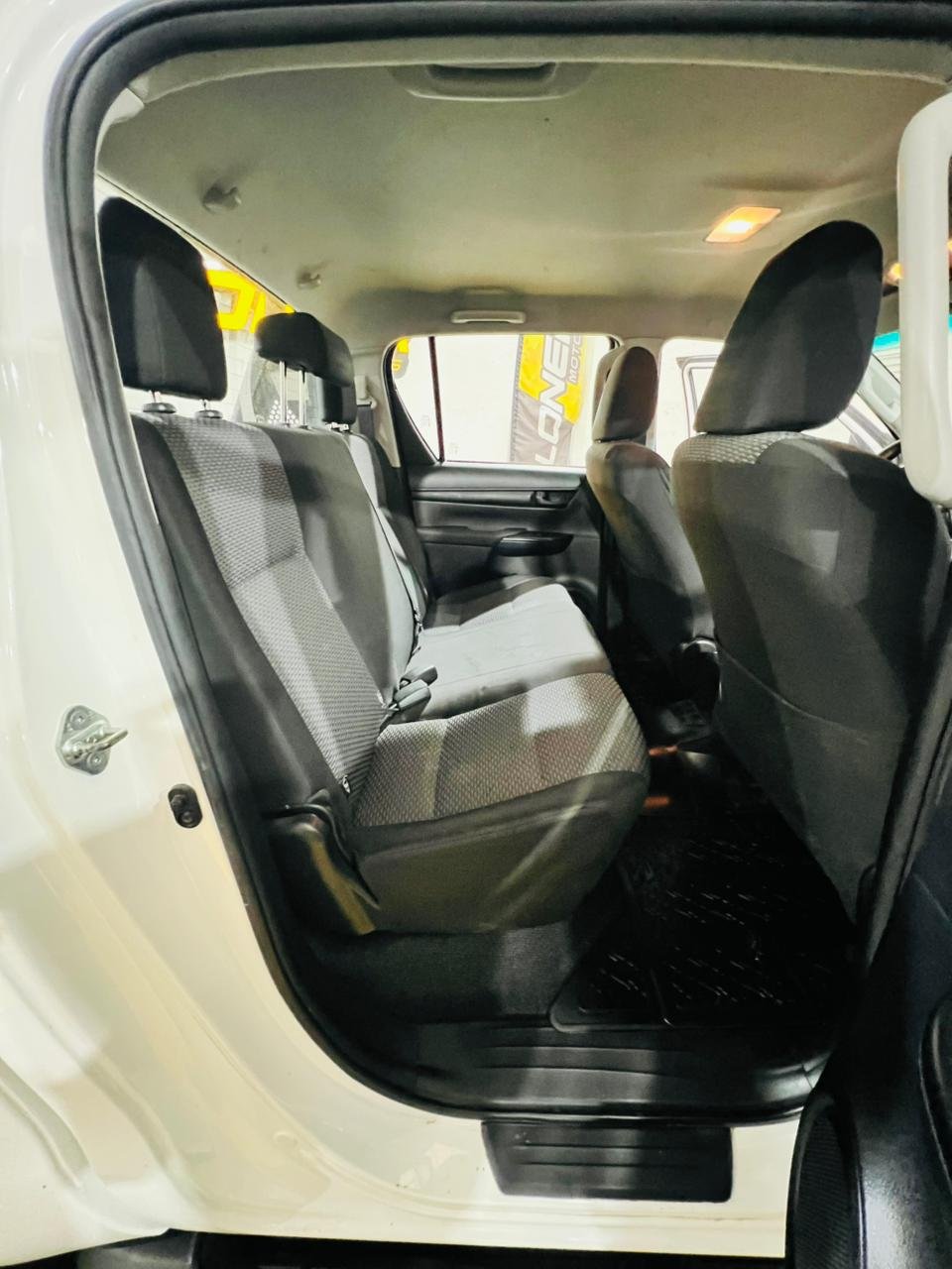 HILUX DOBLE CABINA SR 2019 - Image 11